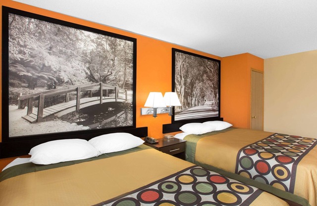 Super 8 by Wyndham Clive IA