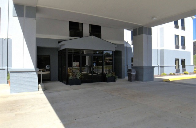 Super 8 by Wyndham Crossville TN