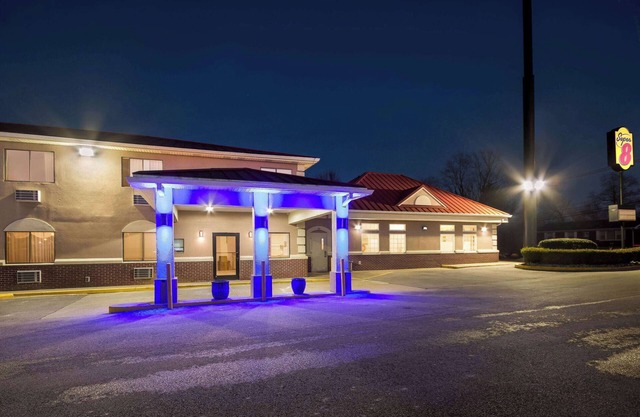 Super 8 by Wyndham Elizabethtown