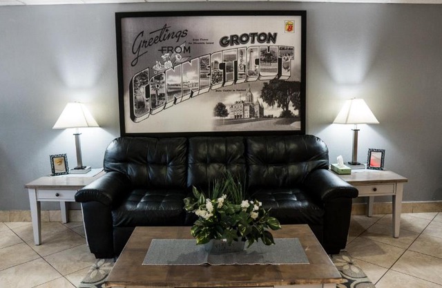 Super 8 by Wyndham Groton