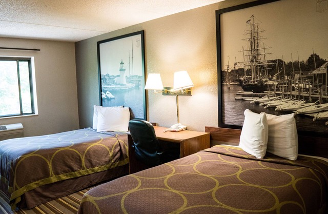 Super 8 by Wyndham Groton