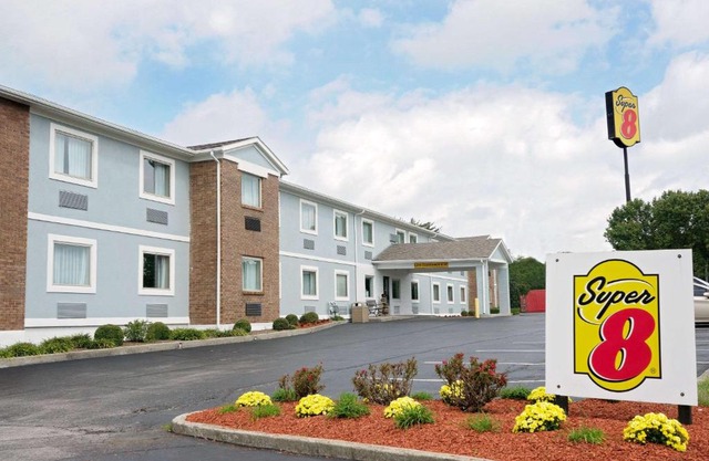 Super 8 by Wyndham Lexington Hamburg Area