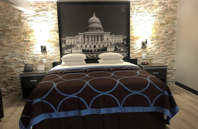 Super 8 by Wyndham Moberly MO