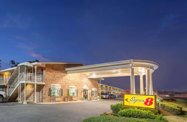 Super 8 by Wyndham Monroe West