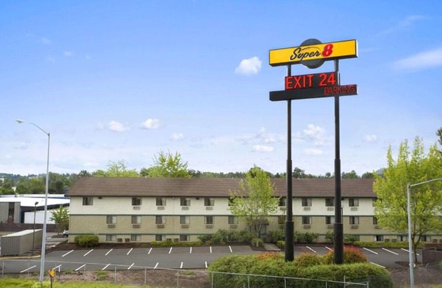 Super 8 by Wyndham Portland Airport