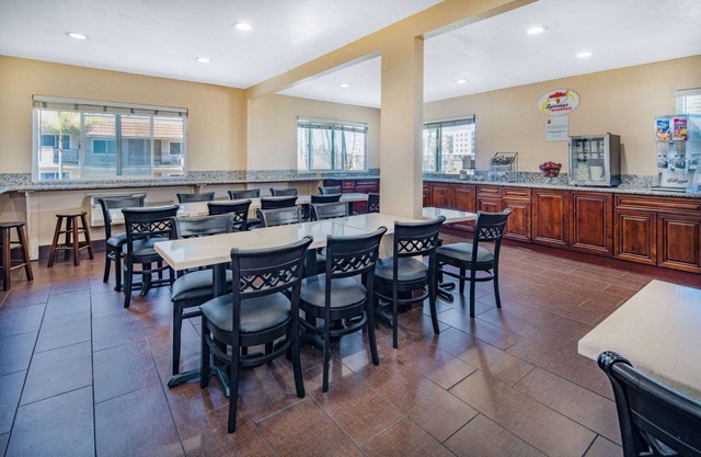 Super 8 by Wyndham San Diego Hotel Circle