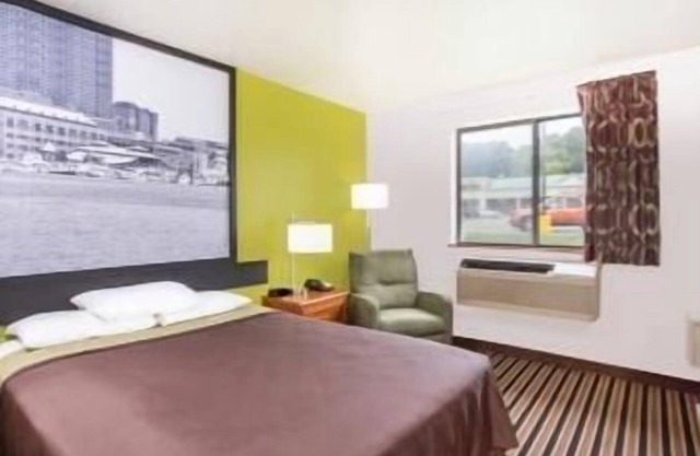 Super 8 by Wyndham South Boston VA