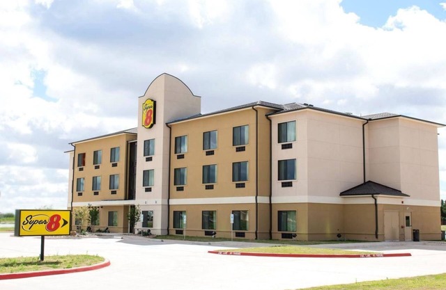 Super 8 by Wyndham Stanton