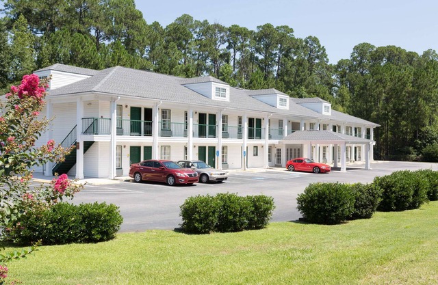 Super 8 by Wyndham Statesboro