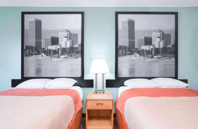 Super 8 by Wyndham Tomah Wisconsin