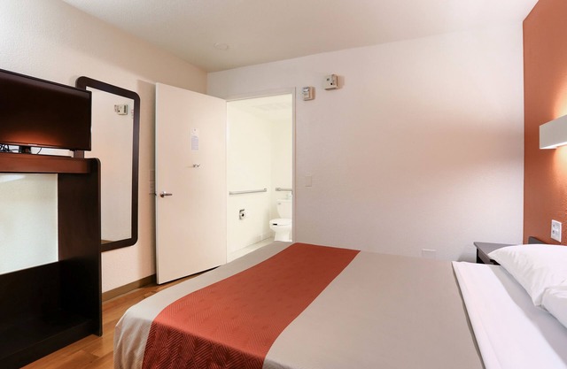 Super 8 by Wyndham Walnut Creek