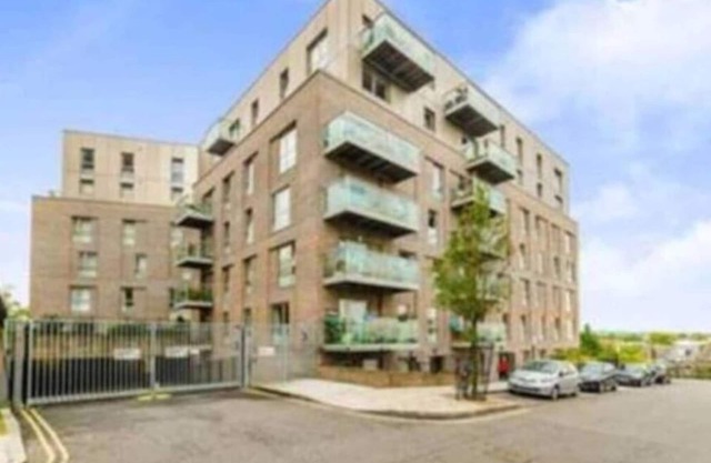Superb 2 bedroom apartment with free Parking in London