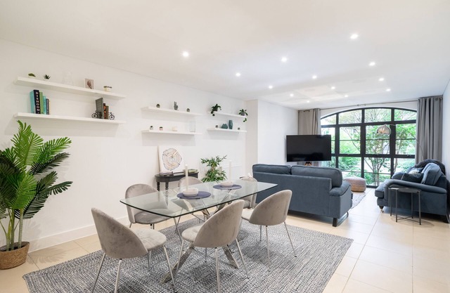 SUPERB 3 BEDROOM AND OFFICE COVENT GARDEN HOUSE