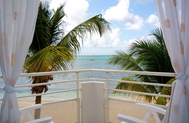 Superb Beachfront Studio with Ocean View in Marigot