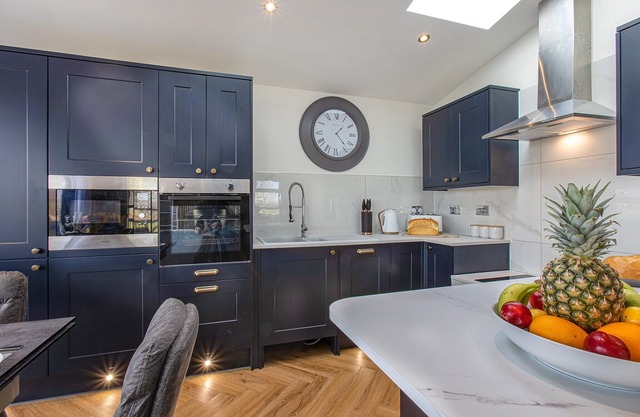 Superb bespoke lodge with three bedrooms sleeping up to six people.