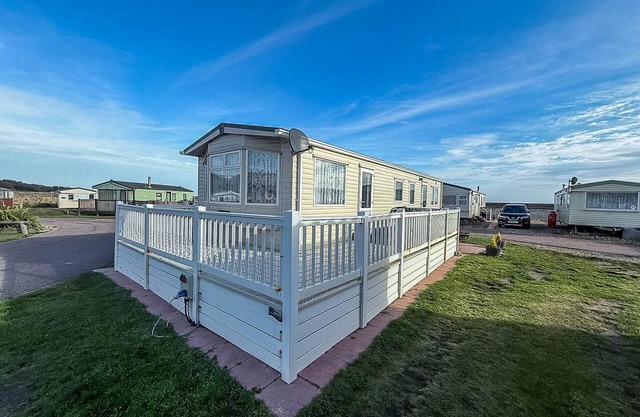 Superb caravan with decking & free WiFi at North Denes Holiday Park ref 40035ND