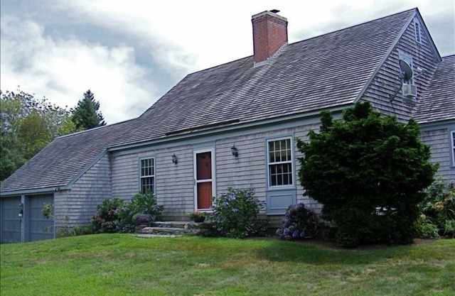 Superb Location on Quiet Laneway. Just lowered June & September rates!