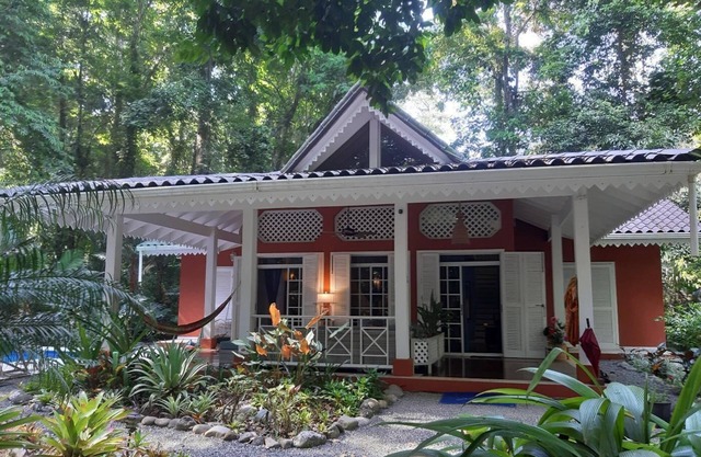 Superb private Pool Villa & Garden with beach access