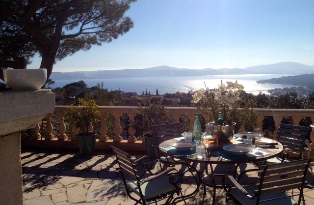 Superb view of the Gulf of St.Tropez, villa for 8 people, heated pool