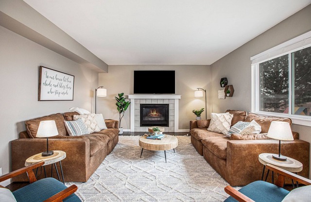 Superb Views-Firepit-Gameroom-Hikes-Spacious Home