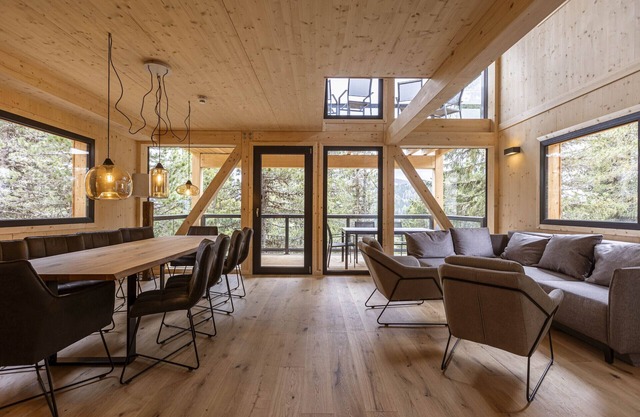 Superior Chalet # 17 with Sauna & Hot Tub