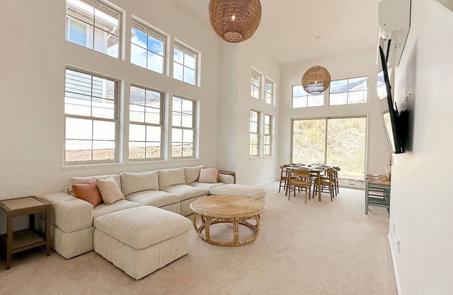 Support LOCAL: NEW! Makaha Valley Home