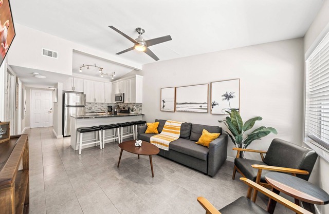 Surfer's Paradise Riverfront Villa W/Private beach access, Fire Pit, & BBQ Grills 🌴☀️