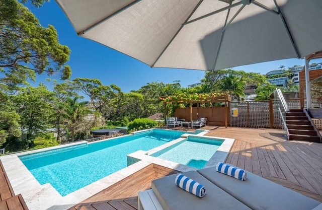 "Surfscape" – Pool, Views & Pets