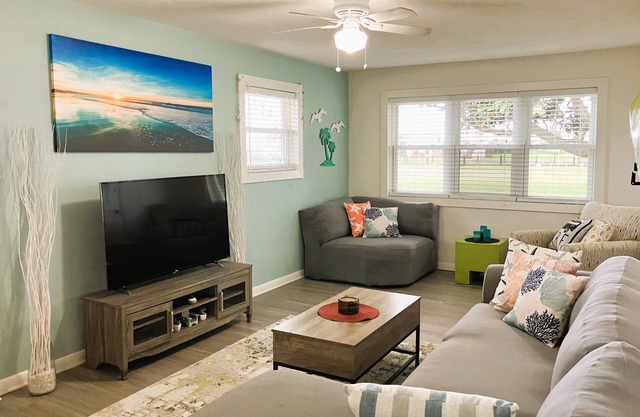 Surfside Beach Bungalow- spectacular views of Rudee Inlet!