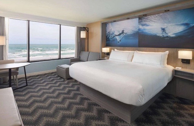 Surfside Splendor! Close to Cocoa Beach, Onsite Pool, Parking!