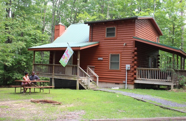 Surprise 2 Bedroom Cabin sleeps up to 8!