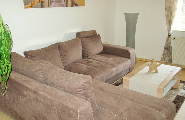 Surrounded by castles, palaces and gemstones lies the fewogriebelschied