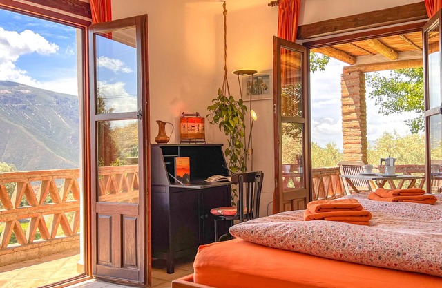 Sustainable Country House High Level Peace Relax, wide Views Salt-Pool Cild-Safe