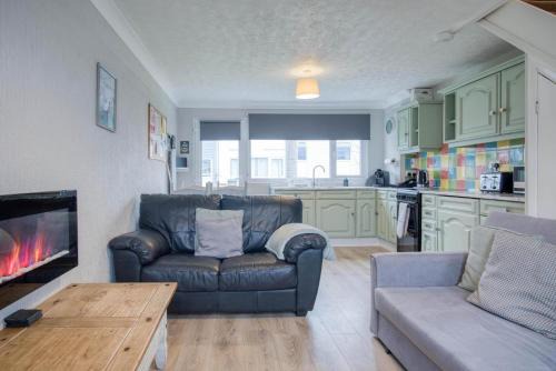 Swanbrook - 2 Bedroom Chalet- Freshwater East