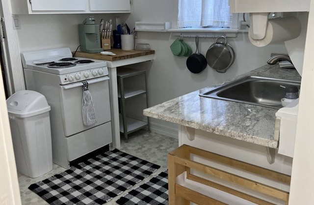 Sweet 1 Bdrm Apt Centrally located. Only .6 miles to Frontier Days Entry Gate!