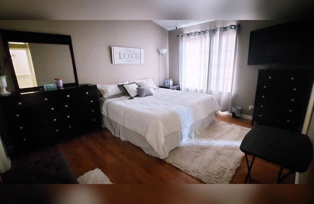 Sweet Family Getaway NW Suburb 35 min to OHare