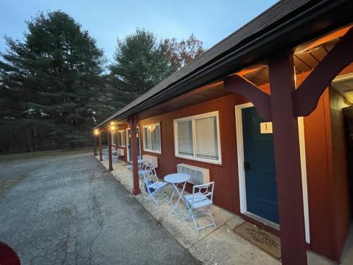 Sweet Forest Breeze, A Cook Forest Inn