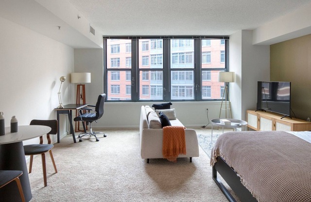 Sweet Navy Yard Studio w/Gym, Pool & Theater, nr Metro, by Blueground