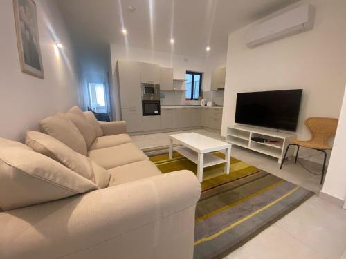 Swieqi Malaika New Apt 1 with COURTYARD