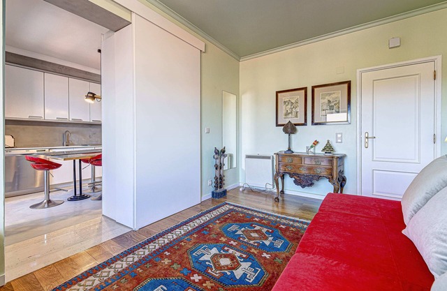 T0+1 APARTMENT WITH STUNNING VIEWS OVER THE NEIGHBORHOOD OF ALVALADE