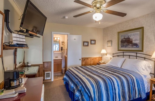 T11 - Trawler @ Trollers Lodge