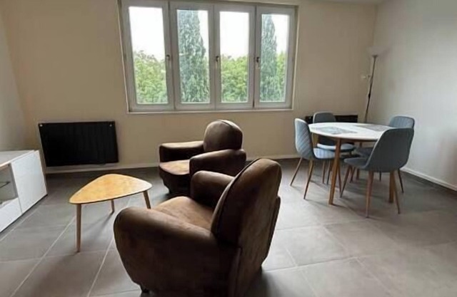 T2 quiet and bright Near train station