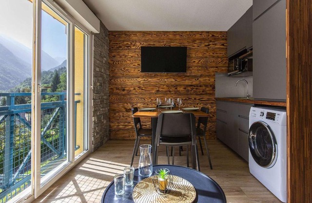 T2 rénové avec parking proche centre et télécabine - FR-1-401-267