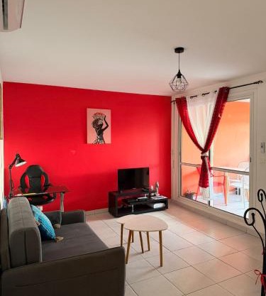 T2 Sobre & élégant, Parking privé, Wifi, centre-ville & plages à pied