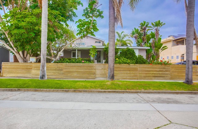 Table Tops Beach Cottage in Solana Beach