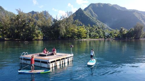 tahiti-bungalow at Teahupoo: beachfront with pountoon and mini pool