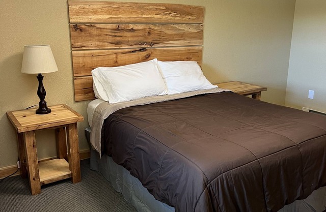 Tahquamenon Suites Lodging - One Bedroom Suite #6