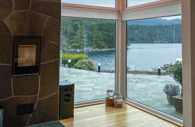 Take a break from everyday life in this fantastic vacation home right by the fjord.