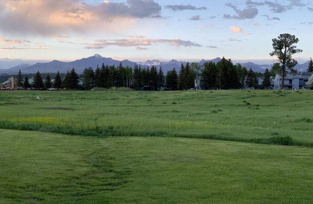 Talisman’s Amazing Views! Walk to Uptown: Sleeps 4