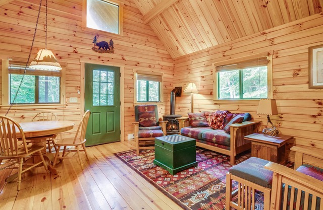 Tall Pines Log Cabin Retreat Disconnect, Relax, and Reconnect with Nature!